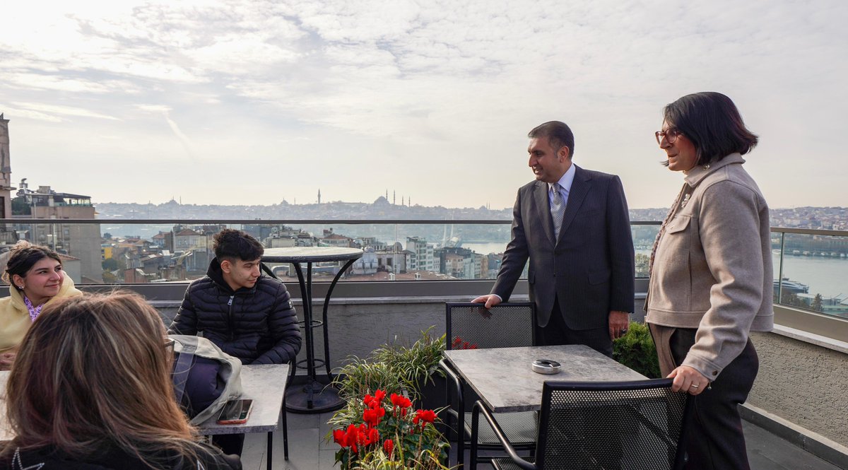 🔷️Millî Eğitim Müdürümüz Murat Mücahit Yentür, İstanbul Galata Üniversitesi Rektörü Prof. Dr. Şeyma Aydınoğlu’nu ziyaret etti.

Ziyaretin ardından Müdürümüz, üniversite öğrencileriyle bir araya gelerek eğitim ve kariyer üzerine keyifli bir sohbet gerçekleştirdi.

<a href="/tcmeb/">Millî Eğitim Bakanlığı</a>