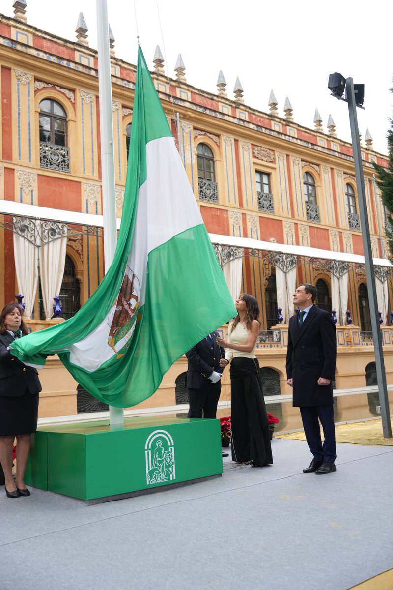 <a href="/JuanMa_Moreno/">Juanma Moreno</a> 🗨️<a href="/JuanMa_Moreno/">Juanma Moreno</a>: Blas Infante, padre de tantas ideas y de tantas emociones que hoy compartimos, escribió que tan importante como luchar por la libertad de los pueblos es luchar por su solidaridad.

¡Qué suerte seguir viendo esta idea en nuestra bandera!

#DíaDeLaBanderaAND