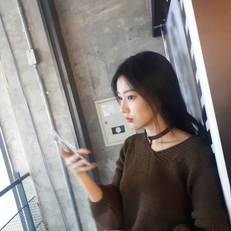 pop__notes's tweet image. Me encontraron infraganti haciéndole stream masivo a #𝖉rǝāminʼa𝐥gör𝕙y𝕥h𝕞, sí soy culpable y qué! No puedo evitar hacer eso cuando me encanta una canción y este #𝟹𝗋𝖽ー日本語𝔖ing𝐥ǝ me tiene sacudiendo las patitas de pura emoción como no saben.

#𝙼iu'𝐬 ♡🥐 ꕀ 𝐛akǝ𝕣y !