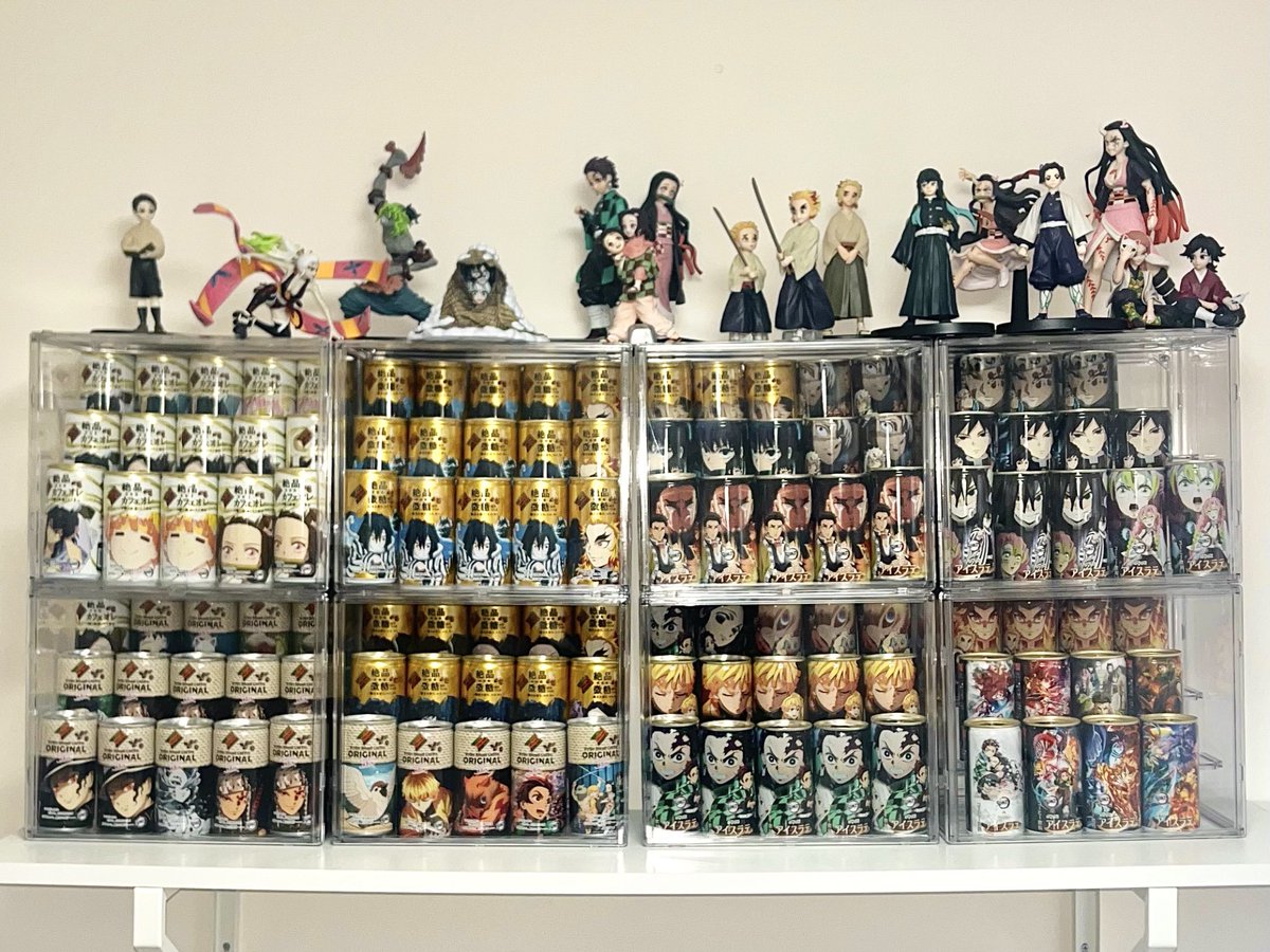 5年前から貯めていた114本の鬼滅缶。 やっとこさケースに入れて自室に