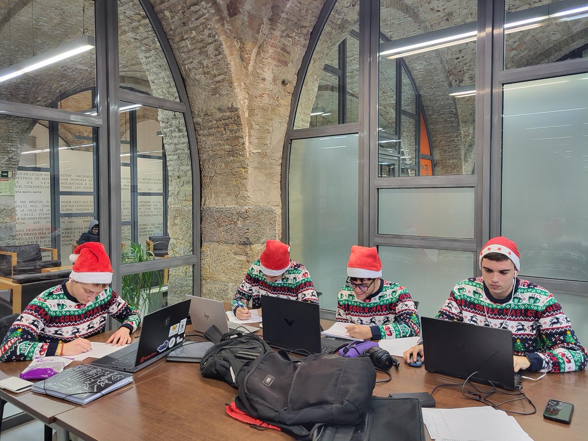 El espíritu navideño ha llegado al CRAI Biblioteca 🎄🎅✨ <a href="/UPCToficial/">Universidad Politécnica de Cartagena | UPCT</a>