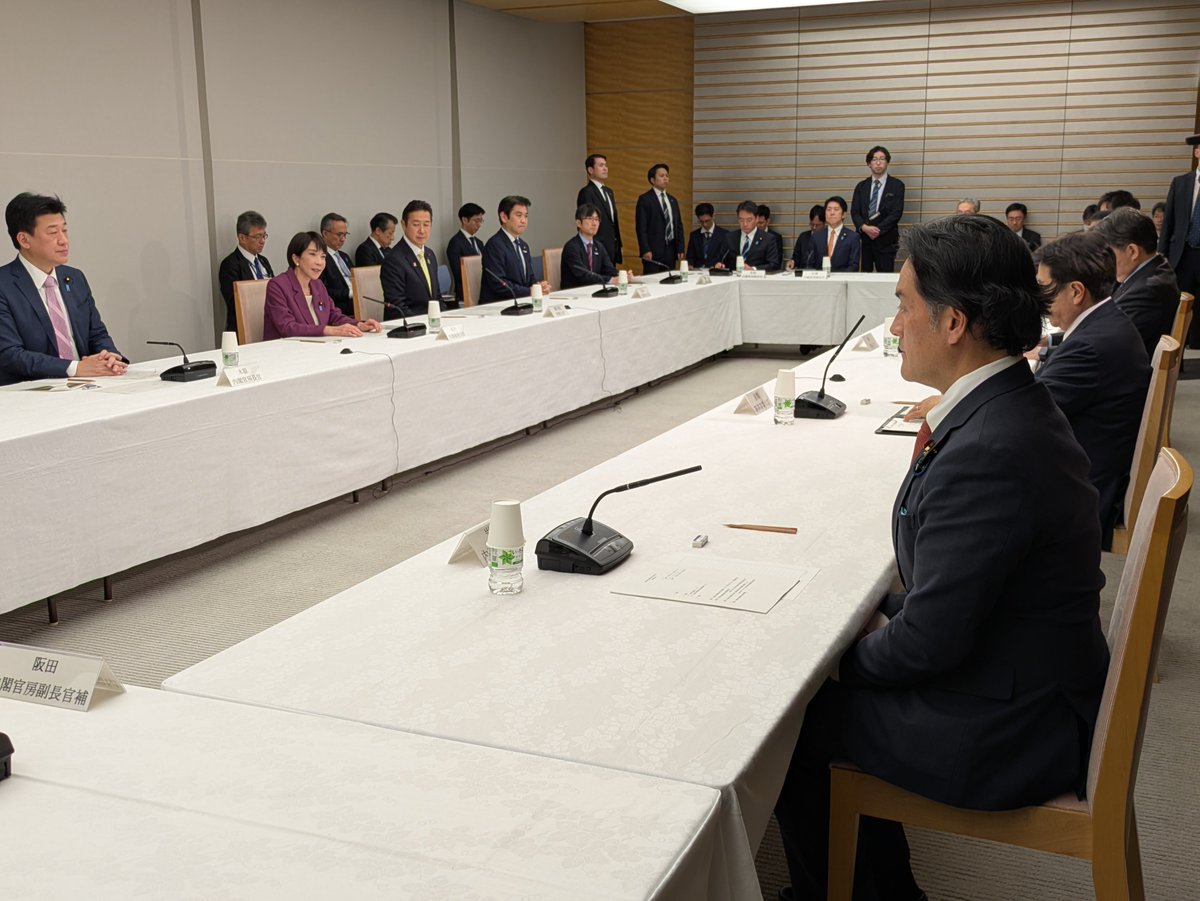 takaichi_sanae's tweet image. 高市内閣で創設した「地域未来戦略本部」の初会合を開催しました。

知事をはじめ地方自治体の皆様とタッグを組んで、国も一歩前に出て、世界をリードする成長分野の「クラスター」、地域発の「クラスター」を全国各地に形成し、地方から日本を成長軌道に押し上げてまいります。…