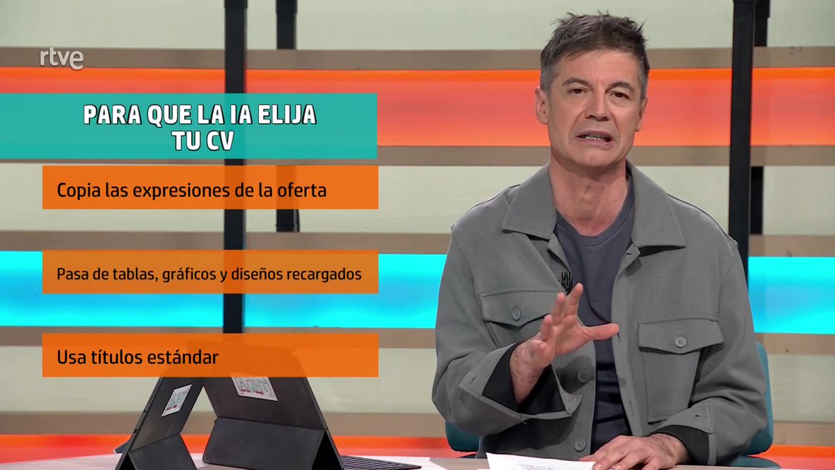 AQHT_TVE's tweet image. Os hemos preguntado: 
¿crees que la INTELIGENCIA ARTIFICIAL
hace más JUSTOS los procesos de selección?

👉Aquí te damos algunas pistas 🔍
para q tu CURRÍCULUM sea elegido 
por la IA ✅🤖

▶️rtve.es/v/16844784/
