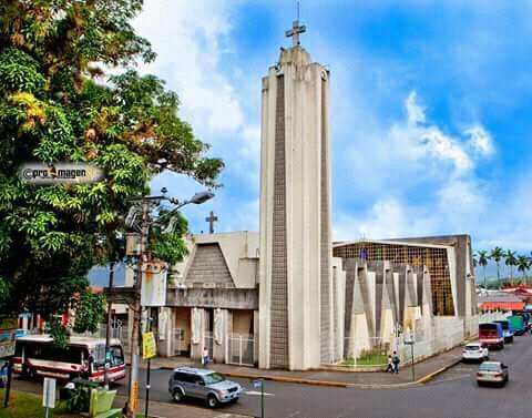 ⛪️ Estamos por este rumbo ¡Feliz jueves! Buenos días, Turrialba está a 19 °C ¿Cómo está el tiempo en su comunidad? #TiempoCR ⛅️🌂 #4Dic