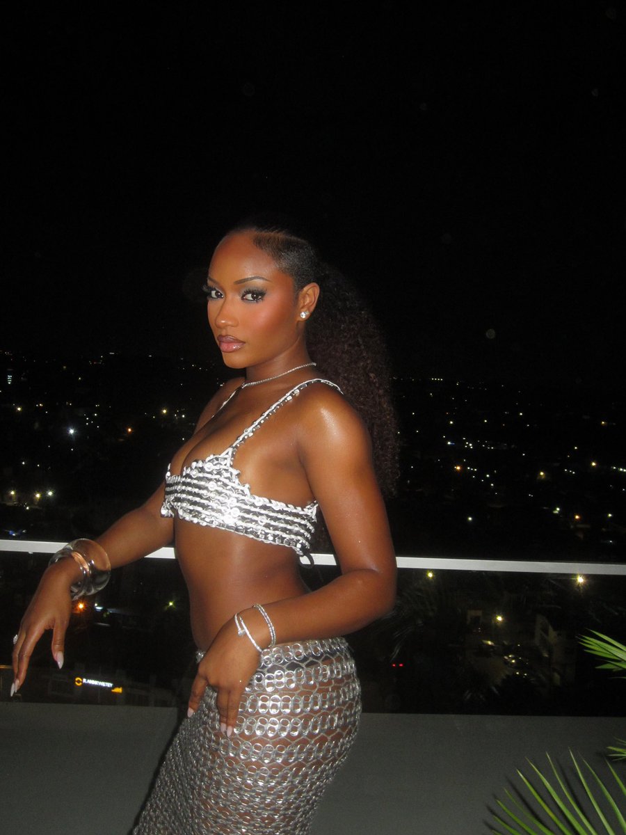 MusiqFro's tweet image. 🚨 Top 10 Songs on Amazon Music&apos;s Best of 2025: Afrobeats 🌍

#1. Hot Body – Ayra Starr
#2. Baby (Is it a Crime) – Rema
#3. Shake It To The Max (FLY) [Remix] – Moliy, Silent Addy, Skillibeng &amp;amp; Shenseea
#4. Laho – Shallipopi
#5. WANT YOU – Spinall, Jayo &amp;amp; DESTIN CONRAD
#6. Show Me…