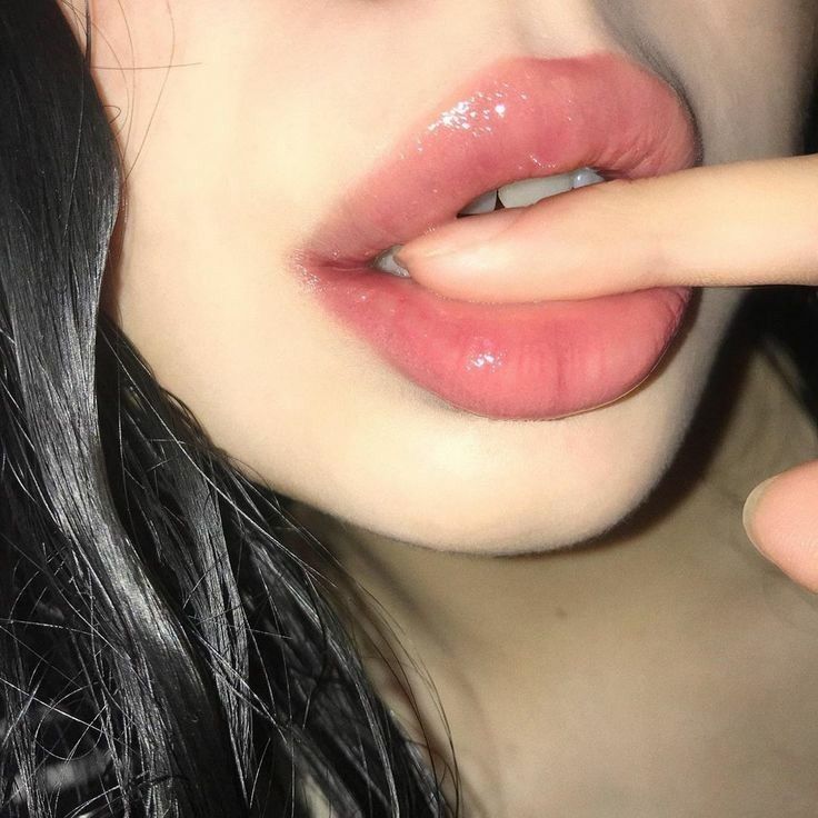 ᅠ ╔══⋆♡⋆══╗
   Bonne journée ~♡
 ᅠ ╚══⋆♡⋆══╝

  Stecie a une petite faim…
  Sur qui vais-je jeter mon dévolu ~?

  Qui veut se faire dévorer entièrement ~♡
  
       『↺ + ♡』