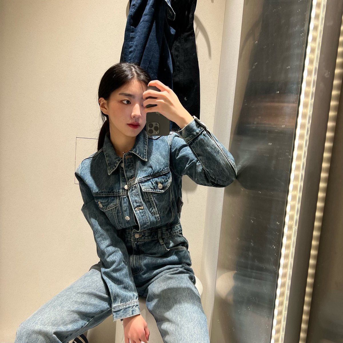 _urvision's tweet image. Aquí donde me ven, tuve que esconderme de todos solo para poder disfrutar bien del #𝖉rǝāminʼa𝐥gör𝕙y𝕥h𝕞, porque la oportunidad de escuchar el #𝟹𝗋𝖽ー日本語𝔖ing𝐥ǝ no me la iba a perder gracias al ruido externo.

𝐯ī𝕥ua𝒍 ang𝕖𝐥 ·˚˖🪽 : 𝐂h𝕣īs