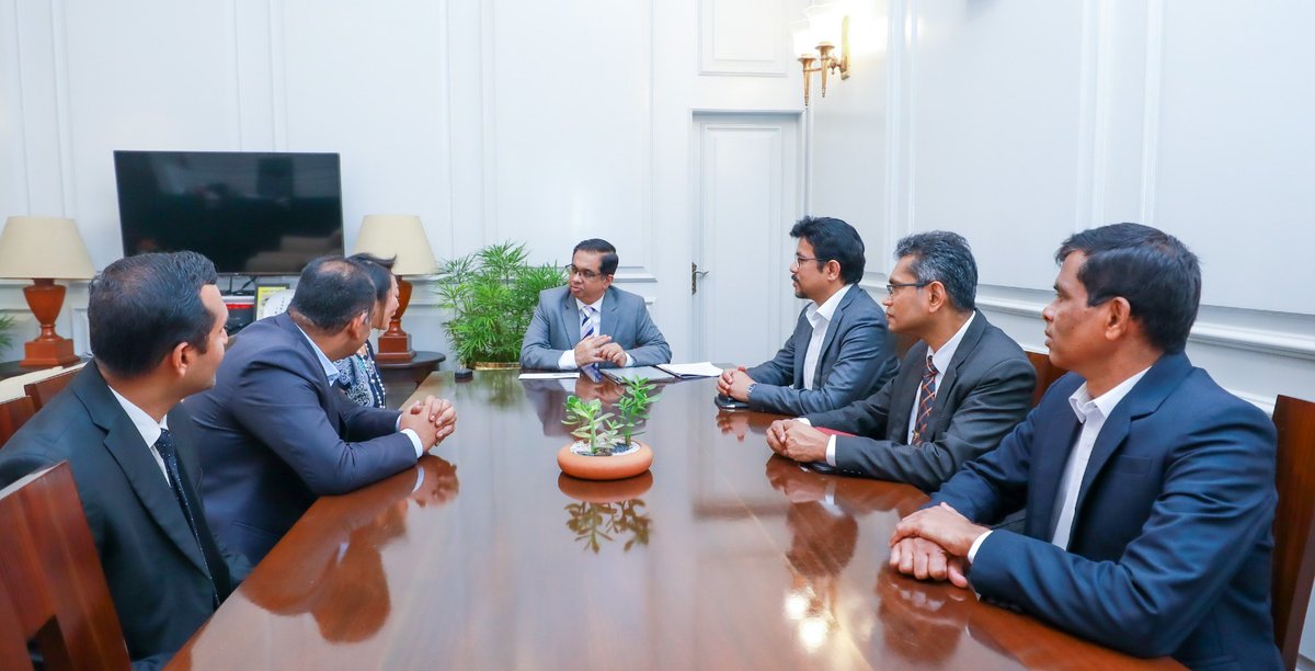 ThinakaranLK's tweet image. பாதிக்கப்பட்ட மக்களுக்கு
நிவாரணம் வழங்க HUTCH நிறுவனம் 
ரூ. 6 கோடி நிதி நன்கொடை

மேலதிக விபரம் &amp;gt;&amp;gt;&amp;gt; thinakaran.lk/?p=167186

#HUTCH #RebuildingSriLankaFund #Donation #NandikaSanathKumanayake #PresidentialSecretaria #Cheque #CycloneDitwah #Disaster #Weather #SriLanka #LKA #SL