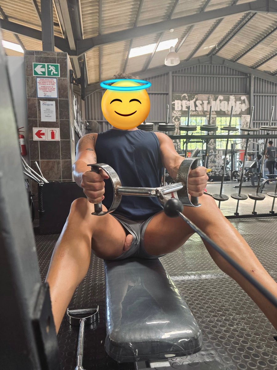 Putting in the work!💪🏼😇 #dickslip #gaycock #uncutdick #gym #gympick