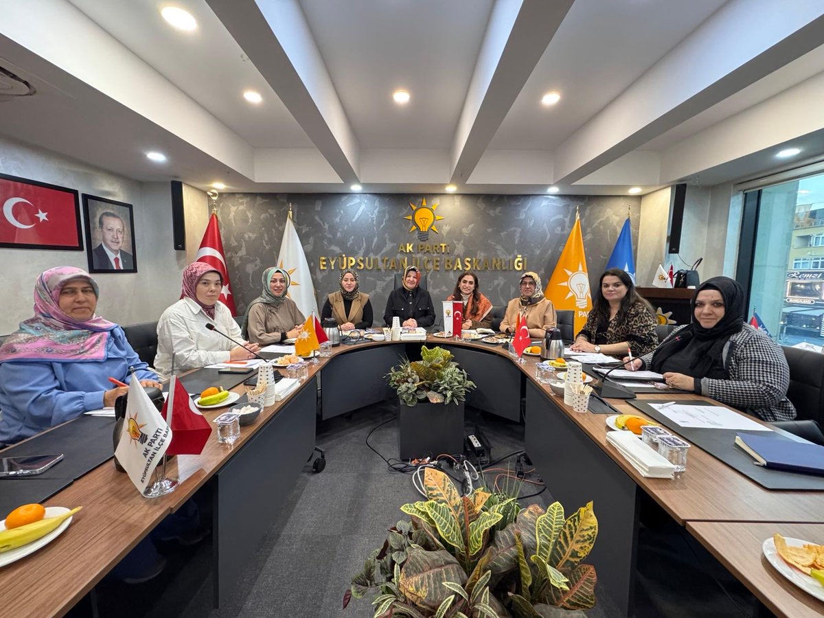 📍Eyüpsultan
Haftalık İlçe Yönetim Kurulu Toplantısı’nda yol ve dava arkadaşlarımızla bir aradaydık. Çalışmalarımızı değerlendirdiğimiz verimli bir toplantı oldu. Bu yolda emek veren teşkilat mensuplarımıza teşekkür ediyor, toplantımızın hayırlara vesile olmasını diliyorum. 💡✨
