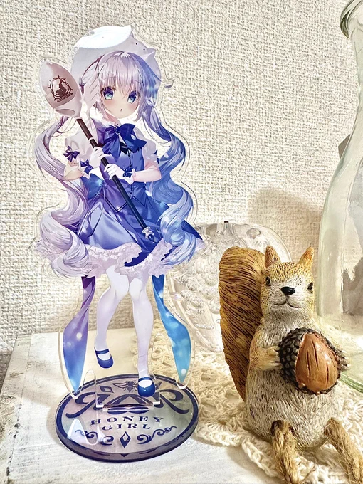 受注してた魔法少女チノちゃんアクスタのサンプル頂きました とても綺麗に印刷して頂いておりまして、台座のロゴが何となく魔法陣っぽくなってて良い感じです もうすぐBOOTH倉庫にも到着予定ですので、お迎え頂いた方々、今しばらくお待ちください!