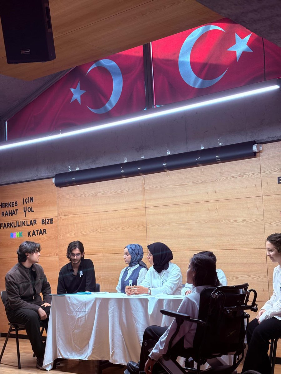 İlçemiz <a href="/kmpaihl/">Kocamustafapaşa Anadolu İmam Hatip Lisesi</a> öğrenci ve öğretmenlerimiz Dünya Engelliler Günü’nde daha kapsayıcı bir dünya temennisiyle farkındalık etkinliği düzenlediler. Bu anlamlı etkinlikleri için öğrenci ve öğretmenlerimize teşekkür ederiz.

<a href="/Yusuf__Tekin/">Yusuf Tekin</a> <a href="/MucahitYentur/">Murat Mücahit Yentür</a> <a href="/cepni44/">Muhammet Fatih</a>