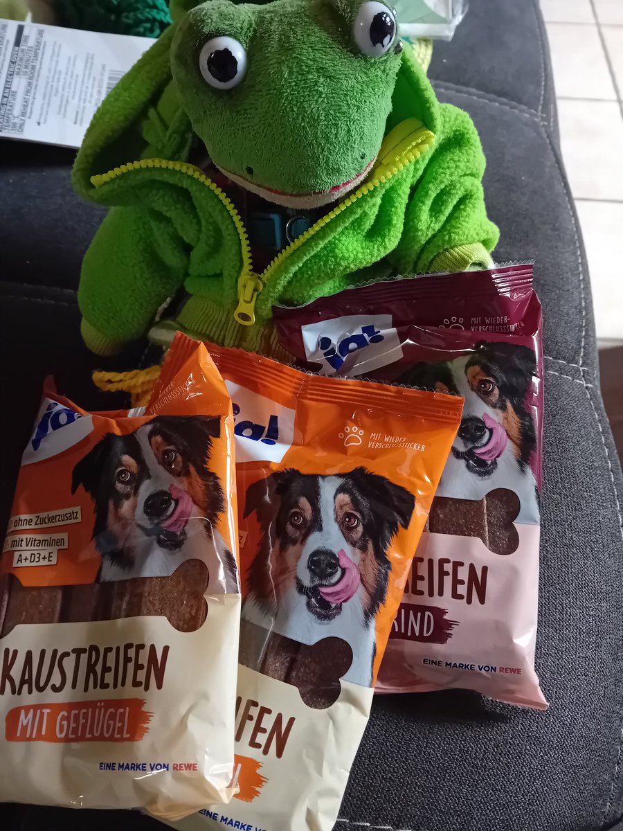Meine Mama fährt mich am Sonntag ja zu Tante <a href="/maro16091/">Maro1609</a> und ich hab von meinem Kekfgeld erstmal Leckerlis für <a href="/DieTroeti/">Die Tröti</a> und <a href="/CarloSchnute/">Carlo Zuckerschnute</a> gekauft. Ein Frosch kommt nicht mit leeren Händen zu Freunden mit Fell.