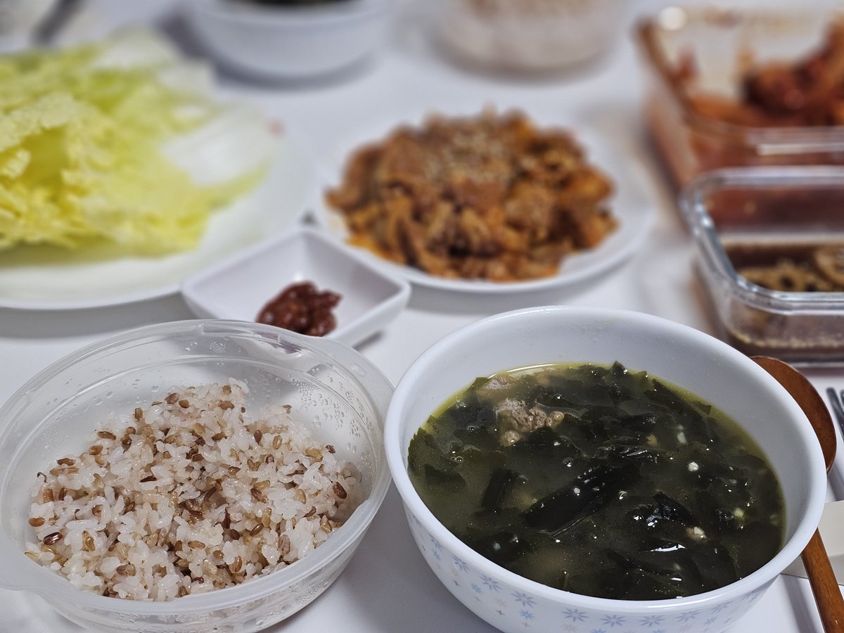 오늘 저녁은 소고기미역국과 제육볶음!
맛저🍚