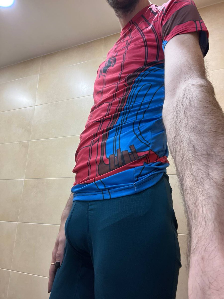 Y ya que estamos follamigos y vecinos! 🕷️🕸️

Esta de regalo, que ir apretadito sienta muy, muy bien!! 🔥😈🔥