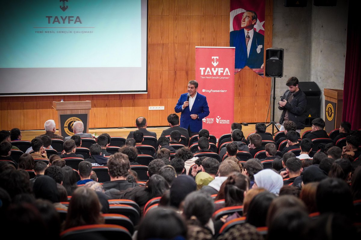 Kariyer Günleri kapsamında bugün Menderes Anadolu Lisesi’nde Belediye Başkanımız Mehmet Tevfik Göksu ile “Şehir Dersleri” seminerindeydik. 📚🏙️