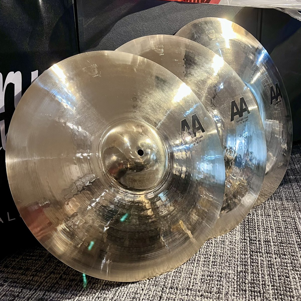 s_drumgarage's tweet photo. §12/4販売開始!!
SABIAN HHX Redlight & AA Spotlight Crash入荷✨
Todd Sucherman共同開発!!
AA Spotlight Crashは18"/19"/20"の3サイズ仕入れています!!
HHX Redlight は19"!!
ブリリアント仕上げの外見と煌びやかなサウンド、惚れ惚れします!!
#serakudrumgarage
#Pearl
#Pearldrum
#sabian
#sabianHHX
#sabianAA