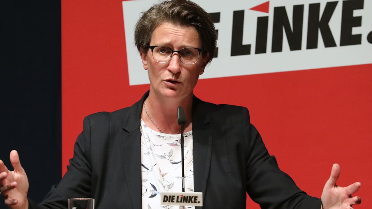 Linken-Politikerin reißt Deutschland-Flaggen ab – Politiker fordern ihren Rücktritt to.welt.de/v55q1XC