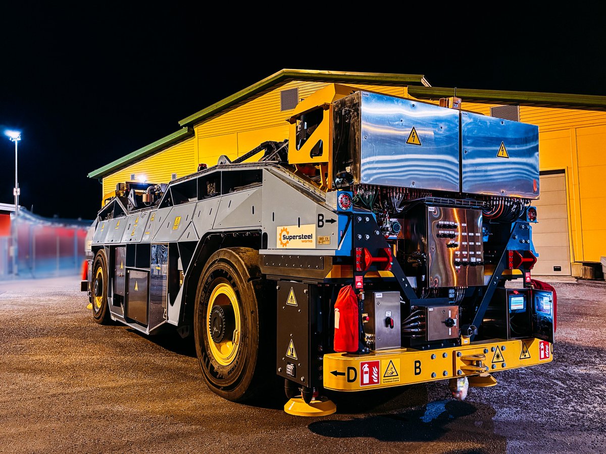 Posivan hanke käynnistää käytetyn ydinpolttoaineen turvallinen loppusijoitus lähenee maaliaan, kun kapselin siirto- asennusajoneuvo saapui myöhään tiistai-iltana Porista Olkiluodon testausasemalle.  💡Lue lisää: posiva.fi/ajankohtaista/…
#loppusijoitus #olkiluoto