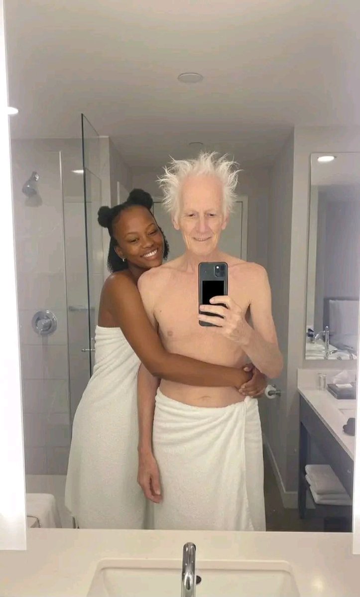 NoxxyNonoe's tweet image. Kancane kancane siyaphuma ebafaneni abamnyama abana mali 😂