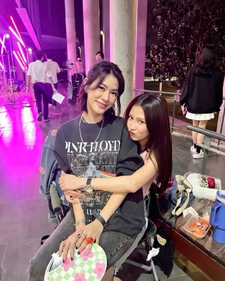 bonniesakgae's tweet photo. ahh baifern is at today’s event too!! can we please get a beauty newbie reunion i miss liu and ann 🥹 https://t.co/WLSeB0tbcg