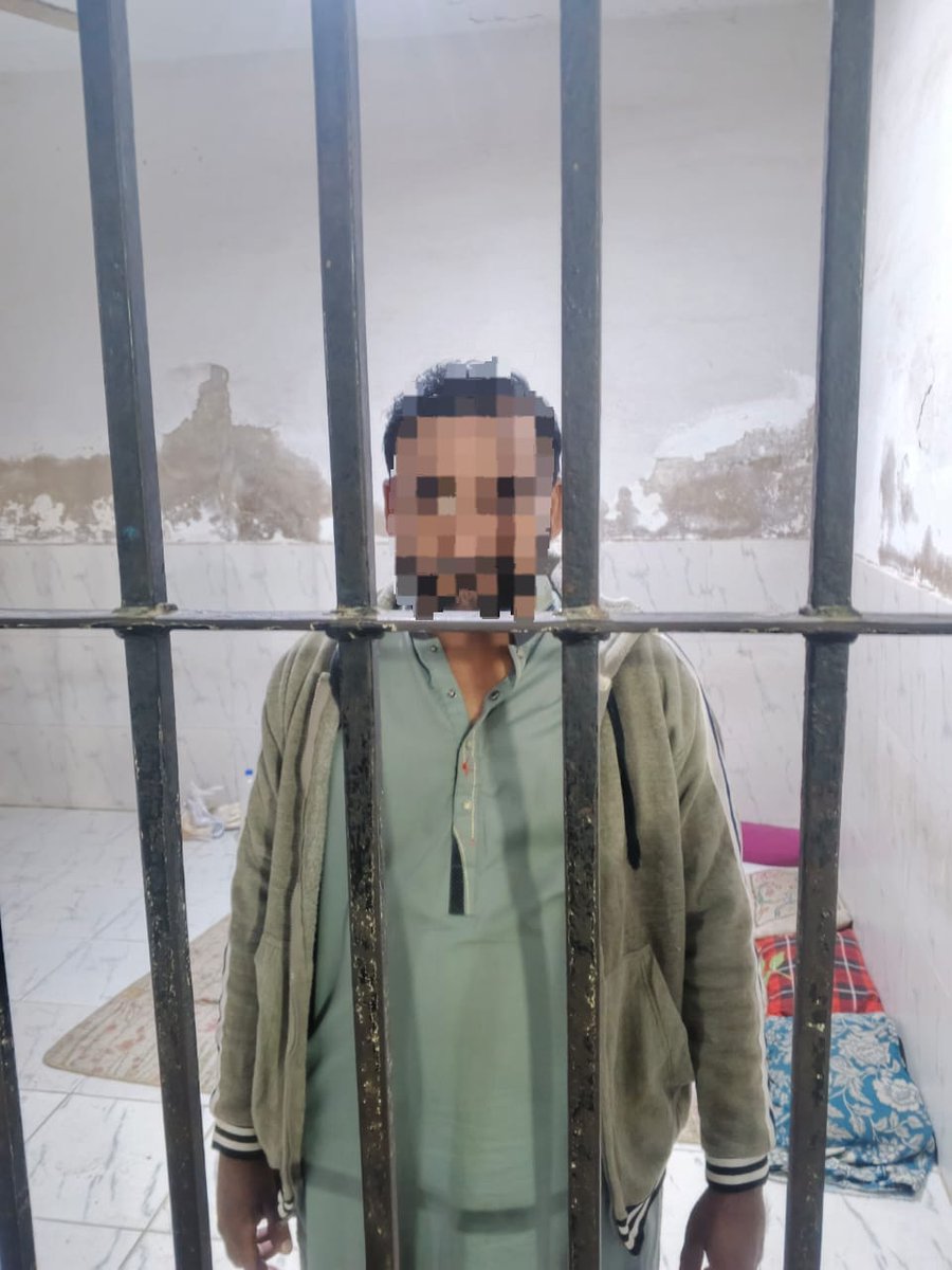 KarachiPolice_'s tweet image. خواجہ اجمیر نگری پولیس کی کارروائی:
گٹکا ماوا فروخت کرنے والا سدام ولد عبداللہ عیسیٰ گرفتار۔
الوقار ہوٹل سیکٹر 5/C-1 پر چھاپہ، 50 پُوڑیاں اور نقد رقم برآمد۔
مقدمہ 598/2025 درج، تفتیش جاری۔

#PoliceUpdate #KarachiNews #CrimeReport