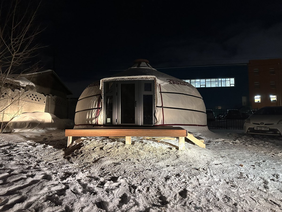 Маш буруу тооцсон байна шүү!
Гэрт гал түлэхгүй, үнс гарахгүй болохоор чинь гудамжны халтиргаагаа юугаар дарах билээ!😅