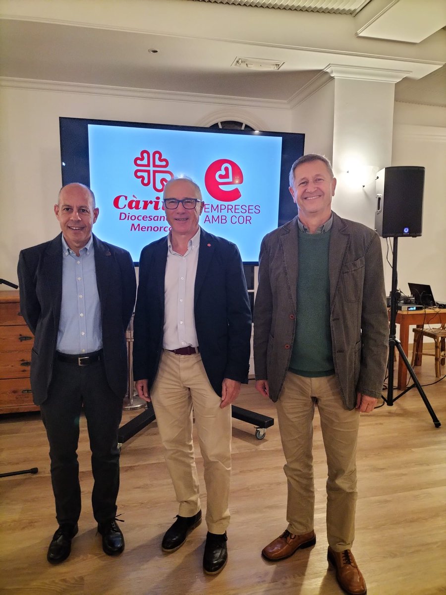 Rafel Triay i Tino Maria Ballester varen representar Colonya a la 3a Gala “Empresa amb Cor” de Càritas Menorca, celebrada a Ca n’Aguedet (Mestral).

Reafirmam el nostre compromís amb projectes socials i d’inserció a l’illa.

#Colonya #CompromísSocial #Menorca