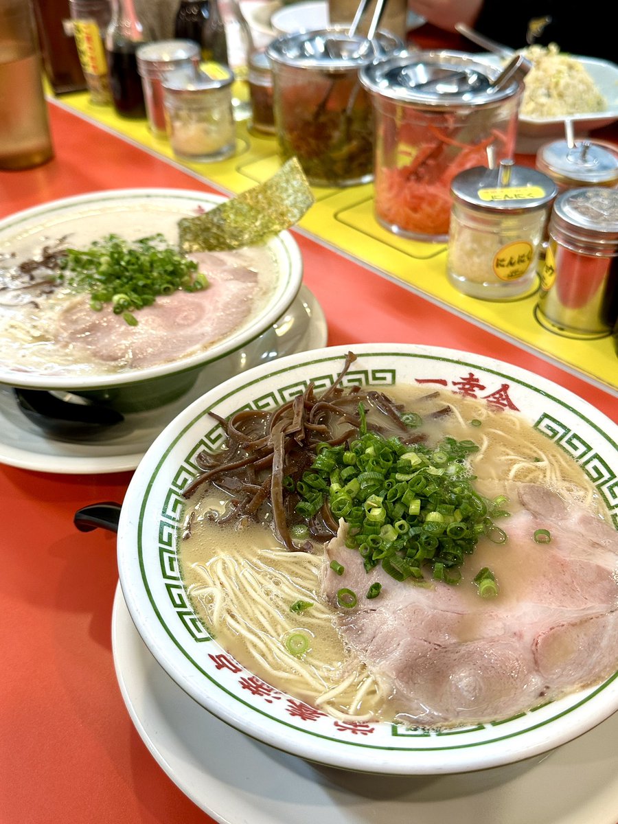 tws_nanase's tweet photo. 🍚福岡ごはん屋さん【4選】🍚
①とりかわ大臣
昔からず〜っと好きな焼き鳥屋さん!
店舗多いから割と入りやすいよ
このとりかわ無限に食べれちゃうので注意⚠️🪄︎︎>ᴗ∂
②資さんうどん
博多といえばうどんもマスト❕
資さんの出汁おいしすぎる、、
③一幸舎
おいしい!好き!🍜
ノーマルと泡系があって、私は泡派…🙋♀️色んなカスタムできて楽しい💮
④博多めんたい重
王道だけど、やっぱりおいしい
贅沢だけど一度は食べておきたい👶🏻ྀི