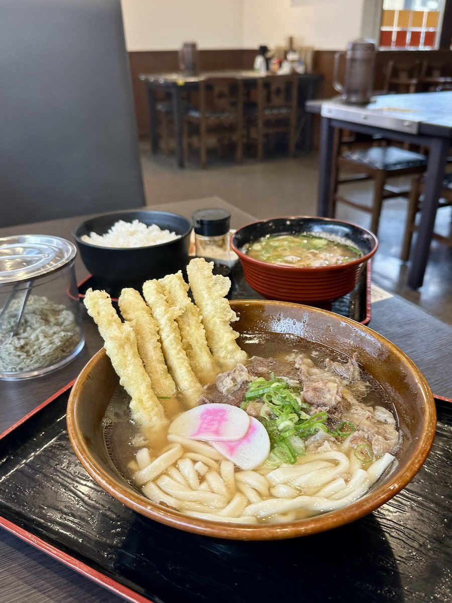 tws_nanase's tweet photo. 🍚福岡ごはん屋さん【4選】🍚
①とりかわ大臣
昔からず〜っと好きな焼き鳥屋さん!
店舗多いから割と入りやすいよ
このとりかわ無限に食べれちゃうので注意⚠️🪄︎︎>ᴗ∂
②資さんうどん
博多といえばうどんもマスト❕
資さんの出汁おいしすぎる、、
③一幸舎
おいしい!好き!🍜
ノーマルと泡系があって、私は泡派…🙋♀️色んなカスタムできて楽しい💮
④博多めんたい重
王道だけど、やっぱりおいしい
贅沢だけど一度は食べておきたい👶🏻ྀི