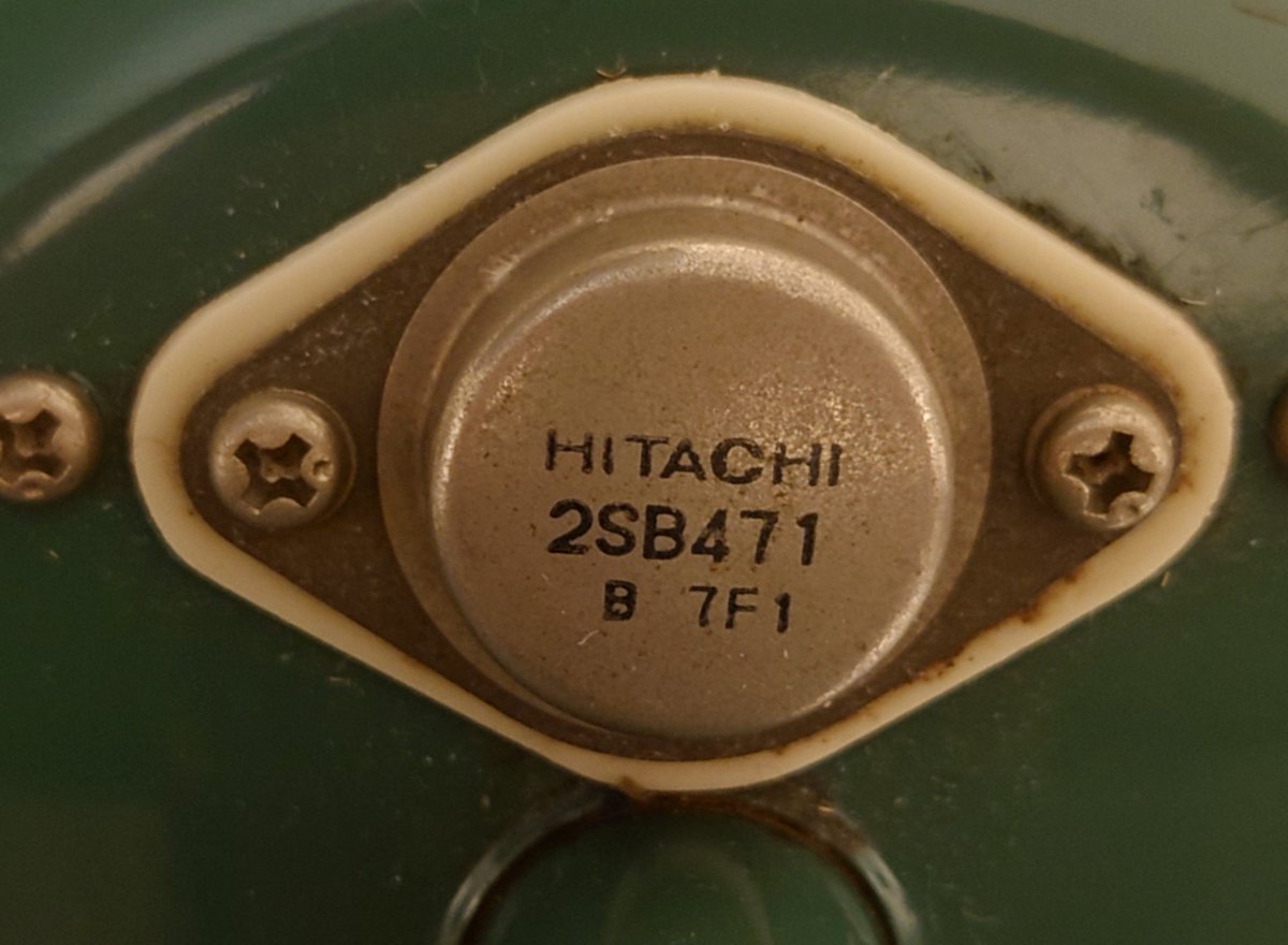 mipsparc's tweet image. スタンドつき蛍光灯を買った。車掌室とかにあったものかなとおもっている。2SB471という日立のゲルマニウムトランジスタを使用。
白光電器工業という、昔あった、合図灯とかを作っていた会社が製造元。一発で光って拍子抜け。
詳しいこと誰か知らないかな…