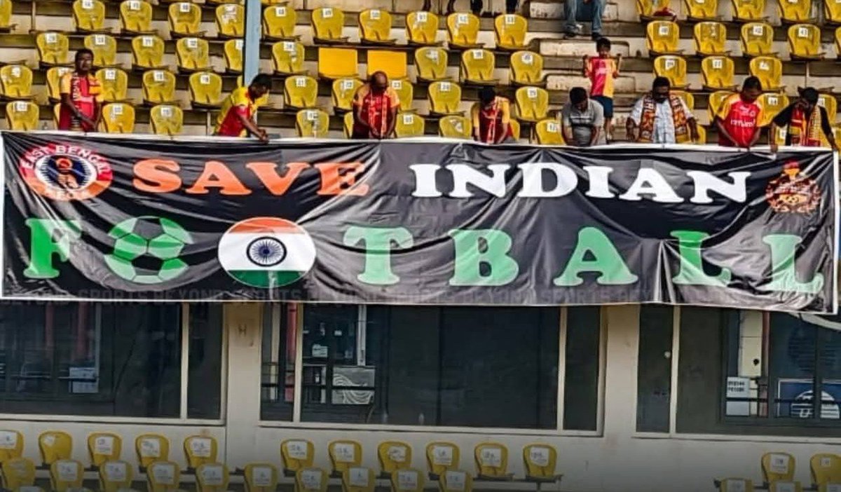 #SaveIndianFootball banner at Fatorda stadium confiscated by the mighty #AIFF. Obviously, saving face is more important for the #IndianFootball administrators.

Banner courtesy <a href="/ProbasheEB/">প্রবাসে ইস্টবেঙ্গল - Probashe East Bengal ❤️💛</a> 

#EastBengalFC
#AIFFSuperCup 
#EBFCPFC