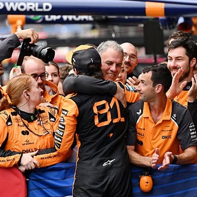 both of oscars parents are here this weekend 🥹 

"It's nice to have loved ones next to me in moments like this, even if for many races in my career it didn't go the same way. But it is clear that their presence is very pleasant"