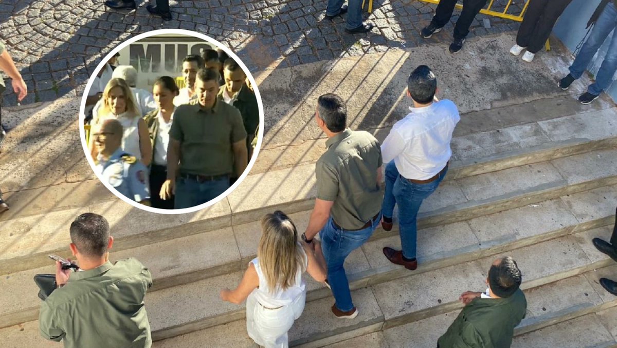 CuartoPoder_Py's tweet image. 🔴CON LLEGADA TARDÍA, PEÑA ADELANTA SU VISITA A CAACUPÉ POR SU VIAJE A HUNGRÍA 

◾El presidente @SantiPenap decidió acudir esta mañana a la misa del novenario de la Virgen de Caacupé, puesto que el 8 de diciembre estará fuera del país. Llegó con más de 10 minutos de retraso…