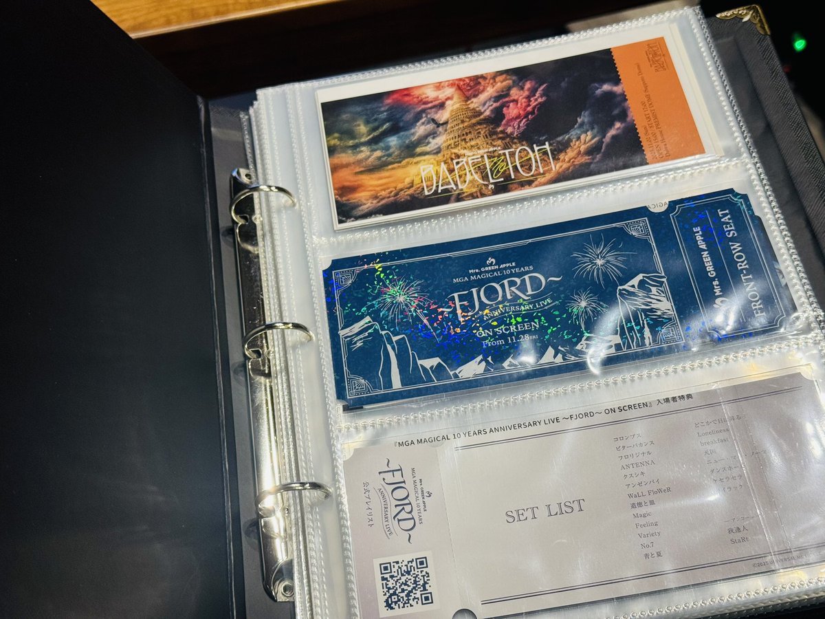 ミセス映画チラシとfjordパンフレットの中身2種類をファイリングして