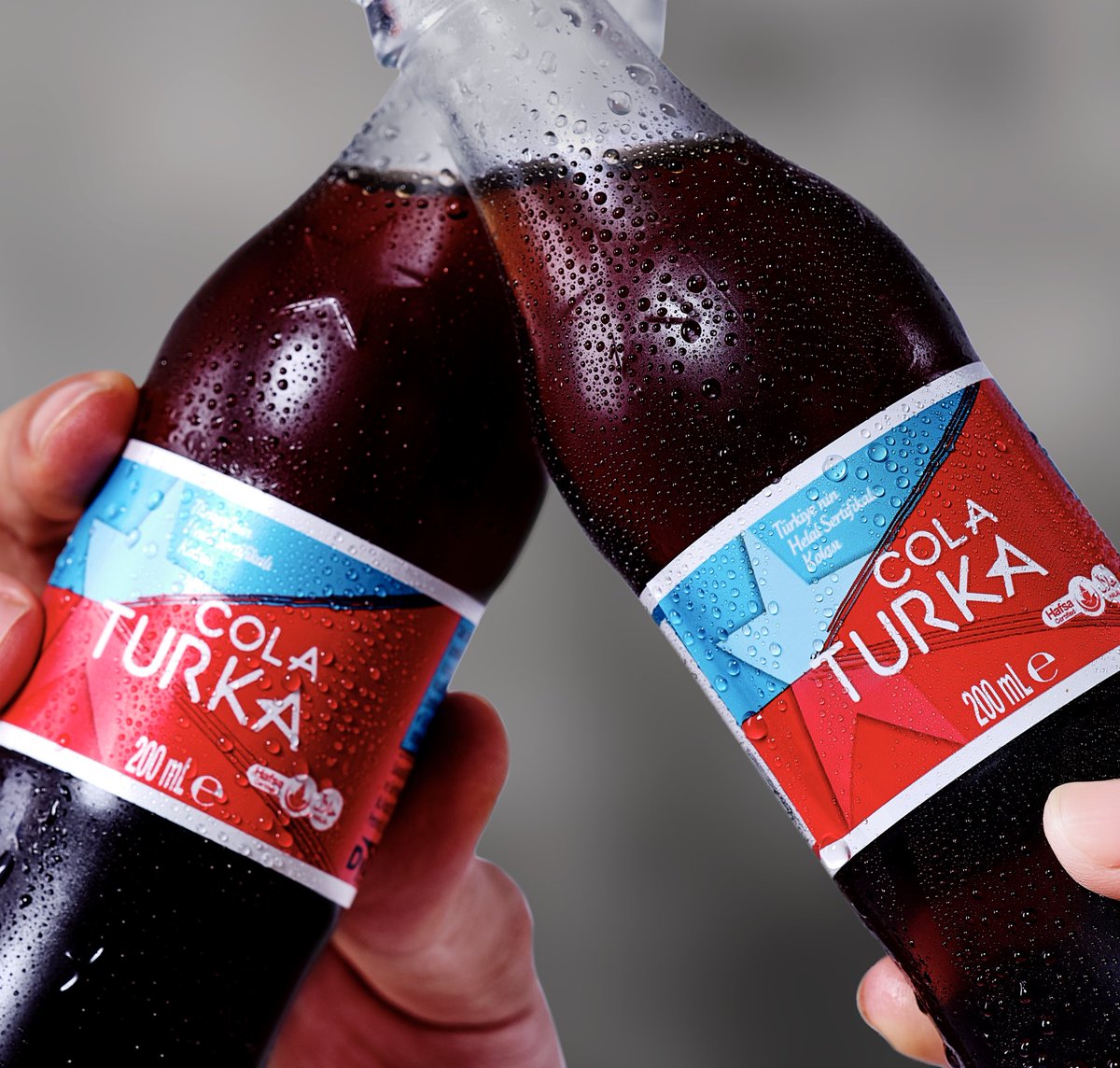 Birlikte daha güzel, her yudumda efsane!
#ColaTurka ile anın keyfini çıkar.🥤