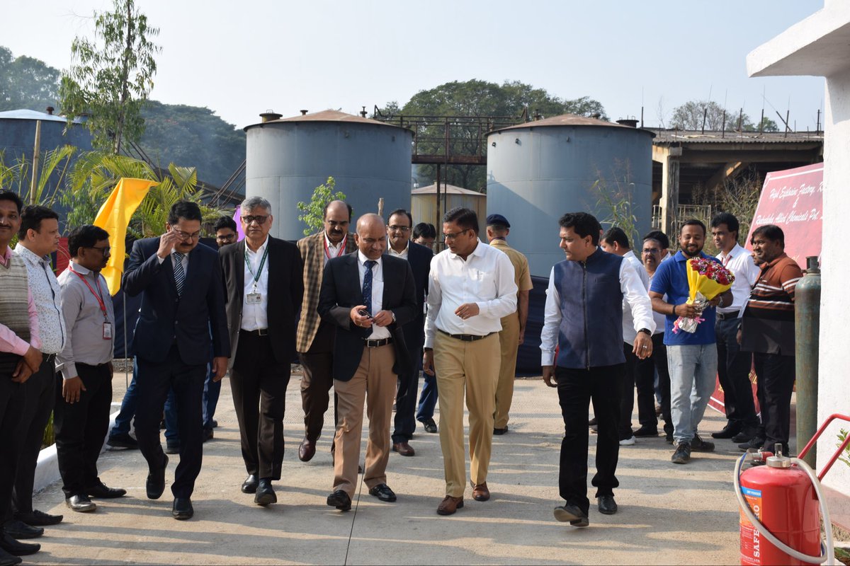 PRO_HEF's tweet photo. Shri Sanjeev Kumar, IAS, Secretary(DP) visited HEF on 03.12.2025 to review the progress of DEN plant and new TNT plant. He was also shown the commissioning trial of DEN Plant. 
@IndiaMunitions 
@DefProdnIndia https://t.co/QvoUKevAjV