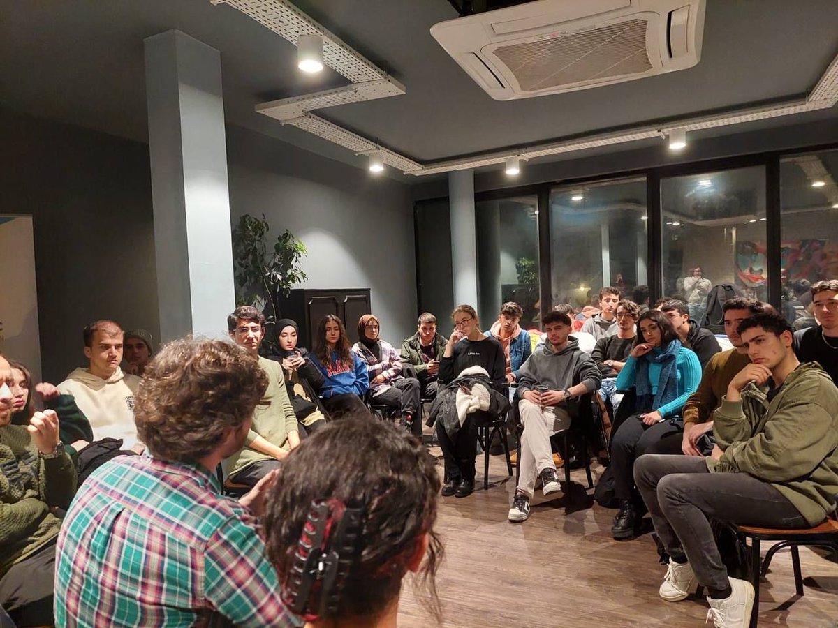 Uzun süredir yüz yüze etkinlik yapmıyorduk geçen senelerde kafede buluştuğumuz arkadaşlar bu sefer Marmara üniversitesinde çok güzel bir etkinlik düzenlemişler yine çok keyifliydi :)