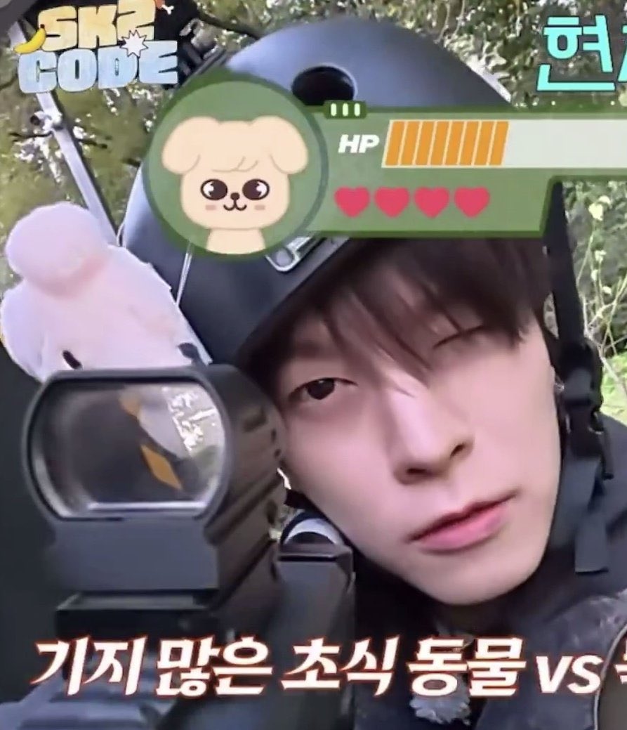 SEUNGM1NE's tweet photo. seungmin with his crooked helmet he is just so damn cuteeeeeee https://t.co/cOXqthmEEQ