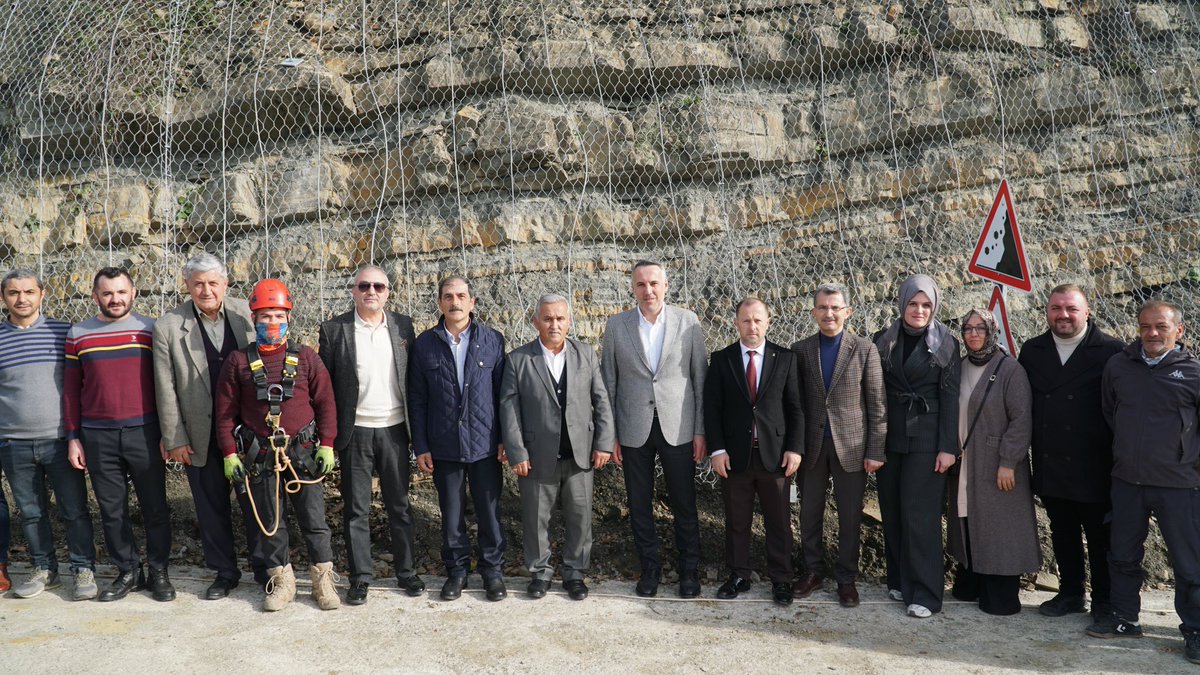 📍Yanıksayvant Mahallesi

Büyükşehir Belediyemiz tarafından kaya ve taş düşmeleri için çelik tel örtüleme çalışmalarını sürdüren ekiplerimizi ziyaret ederek, bilgiler aldık.

Mahalle halkımızın bu önemli isteğini yerine getiren Yusuf Başkanımıza çok teşekkür ediyoruz.