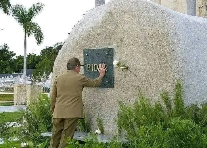 Cuando se lleva toda la gloria del mundo basta con un nombre. #100AñosConFidel