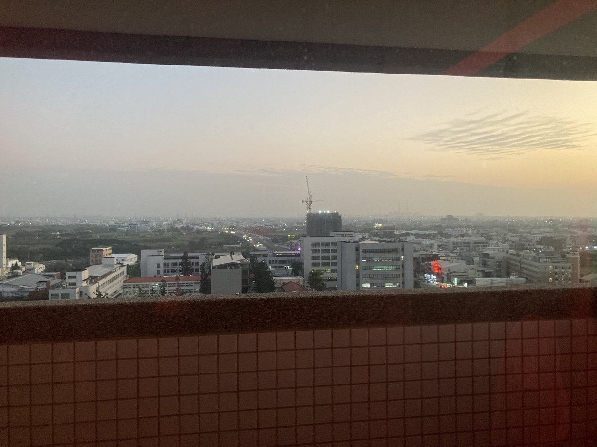 時間會持續流動
想法會隨時間改變
生活方式會隨時間累積成文化
不是繞了一大圈回到起點
是所有的經歷累積放在終點