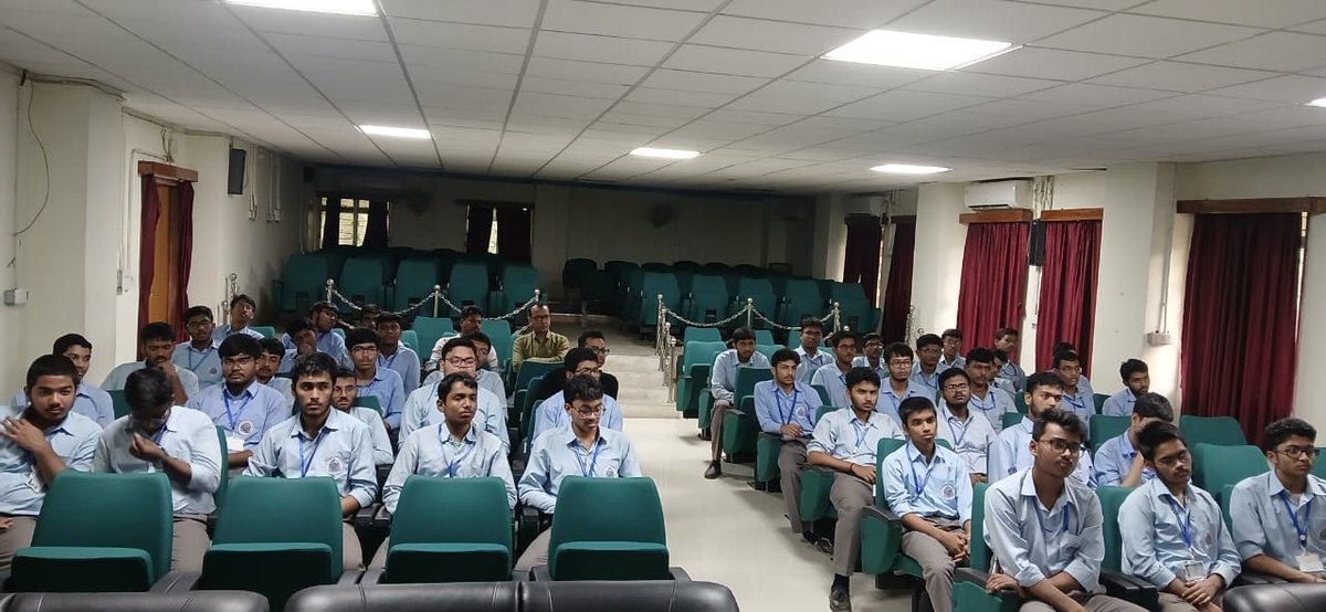 EnvisBsi's tweet photo. BSI EIACP conducted a Mission LiFE Awareness campaign among the students of Ramakrishna Mission Vidyalaya, Narendrapur,West Bengal on 02.12.2025 in front of Great Banyan Tree at AJCB Indian Botanic Garden, Howrah.  43 students and 4 teachers participated in the campaign. https://t.co/wfCcTTRehi