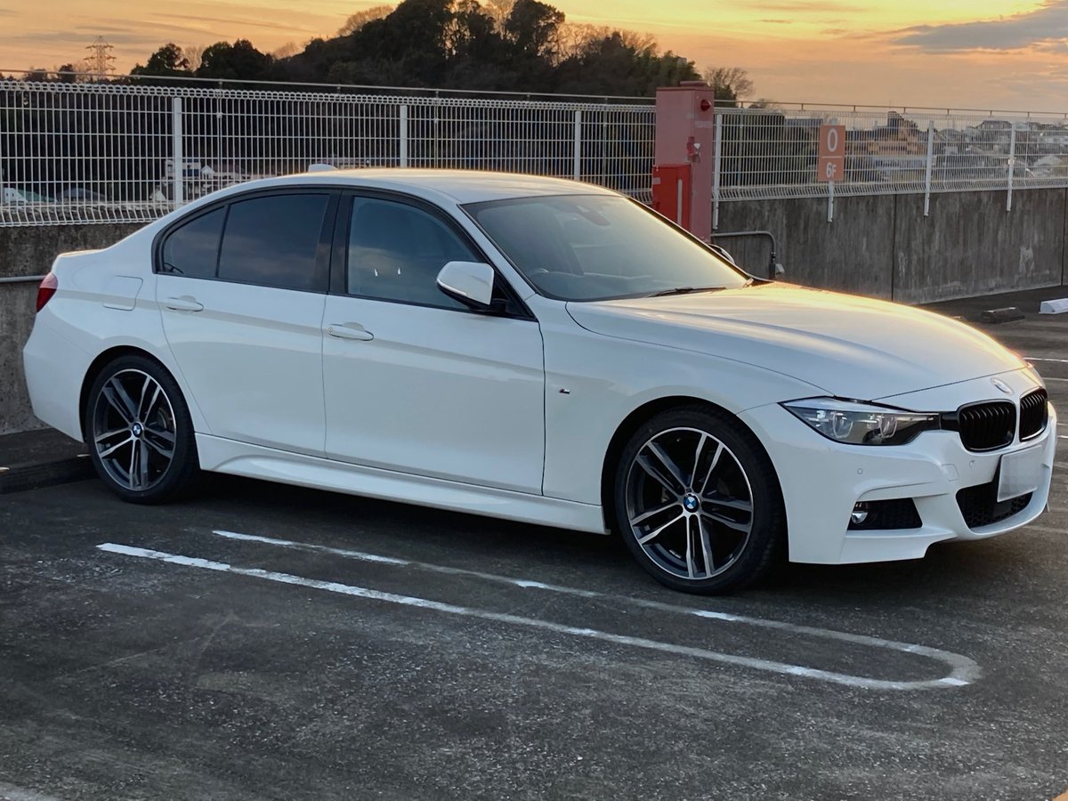 k_editionshadow's tweet photo. 今日で納車から丸3年経ちました。
先日実家に帰省して両親の車にも乗りましたが、やっぱり自分の車が好きだな〜と。（レクサスもWRXももちろん良い車ですが）

車検もローンの支払いも終わったので、来年はどこかイジるかな。
↓納車間もない頃 https://t.co/lBs60Y22ao