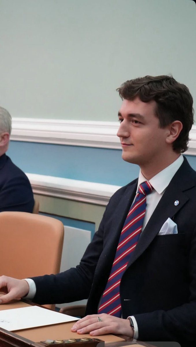 Vil óska vini mínum <a href="/VpFinnsson/">Viktor Pétur Finnsson</a> til hamingju með sætið sitt á Alþingi í dag. 
Ný og betri kynslóð Sjálfstæðismanna. 
Hlakka til að vinna meira með honum í framtíðinni.