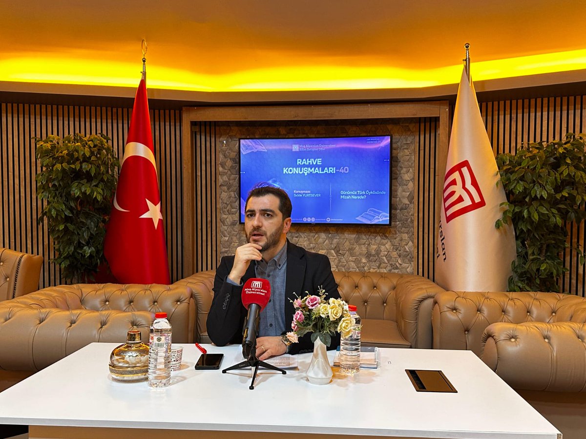 📌 Rahve Konuşmaları dizisinin 40’ıncı programı, “Günümüz Türk Öyküsünde Mizah Nerede?” başlıklı söyleşiyle gerçekleştirildi.

🔗Haberin Tamamı Web Sayfamızda
alparslan.edu.tr/tr/page/news/r…