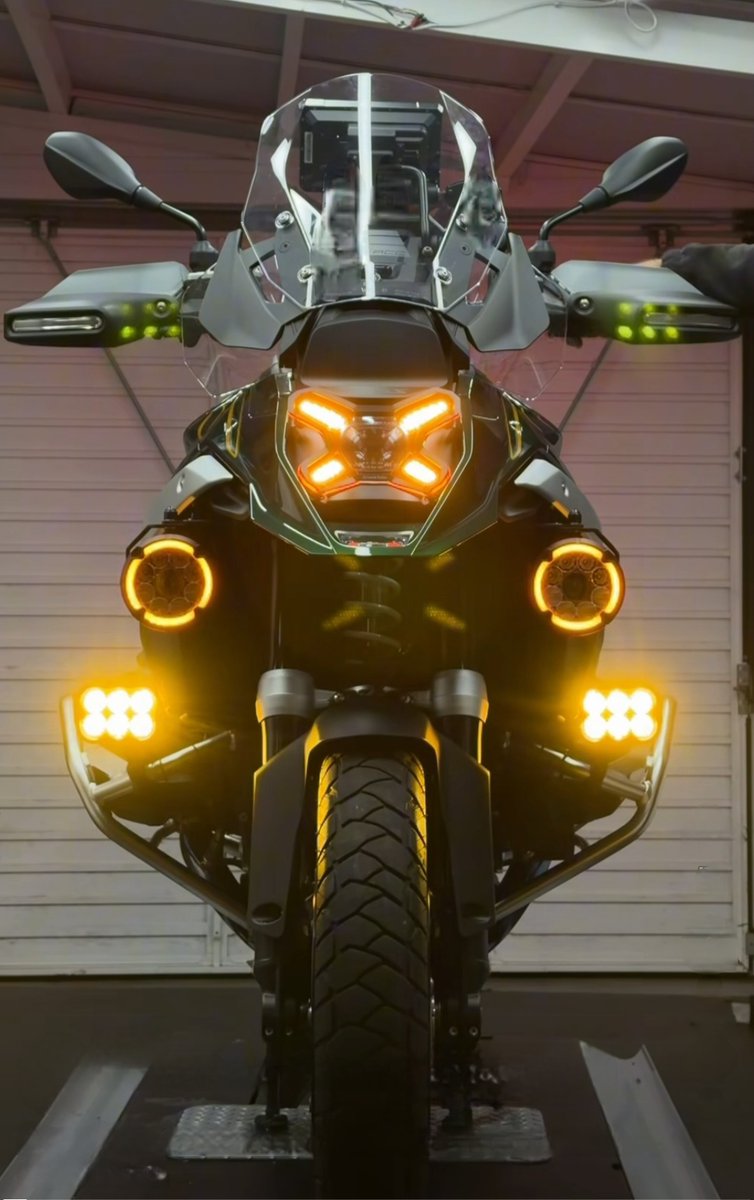 It's frontend Friday.. 

And how's this from Shiny Side Up - Motorcycle Valet. 

This BMW R1300 GS was in for the full works and add-ons and looks absolutely amazing!! 👏🧰

Now, let's see your frontend pictures below 📸⬇️

#ProBikeUK #Frontendfriday #BMW #Shinysideup