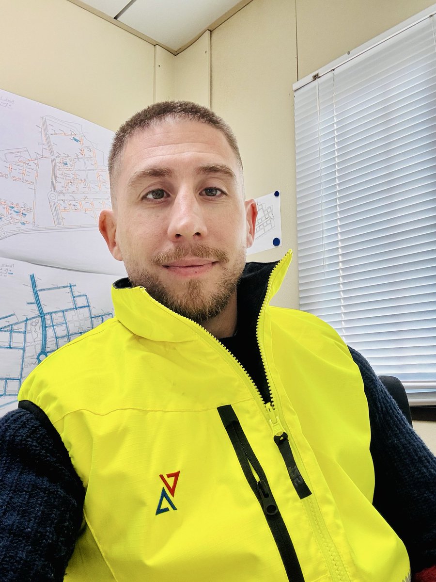 SamFLopez's tweet image. Que bien me sienta el amarillo obrero!