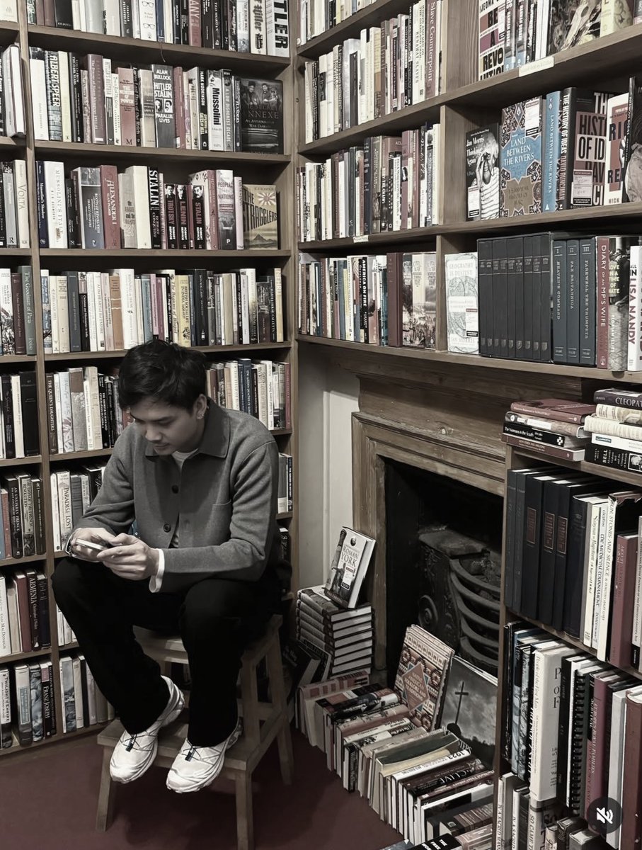 emphansize's tweet image. ️️ 
 ️️

 ️️
Kalau kaya gini,
Jadi suka baca buku atau suka saya aja? 
 ️️

 ️️

ㅤ