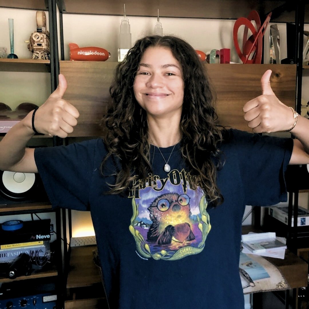 Zenitkh's tweet image. Been MIA for a while but I'm back with a new spirit and slay nails💅